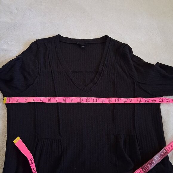 Torrid Women's Size 1X Black Waffle V-Neck Long Sleeve Sharkbite Tunic Top - Picture 11 of 12